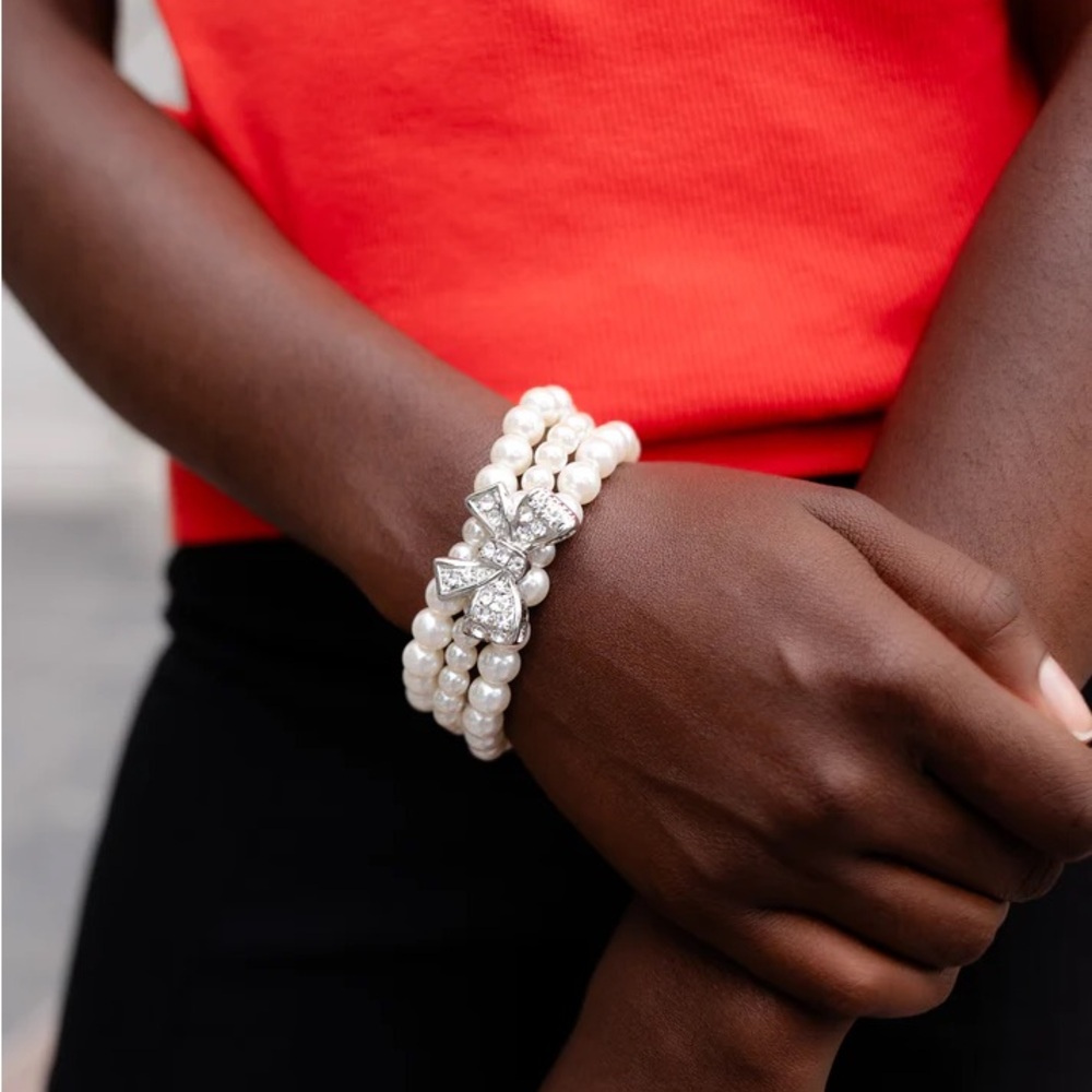 Paparazzi Bracelet ~ How Do You Do? - White
